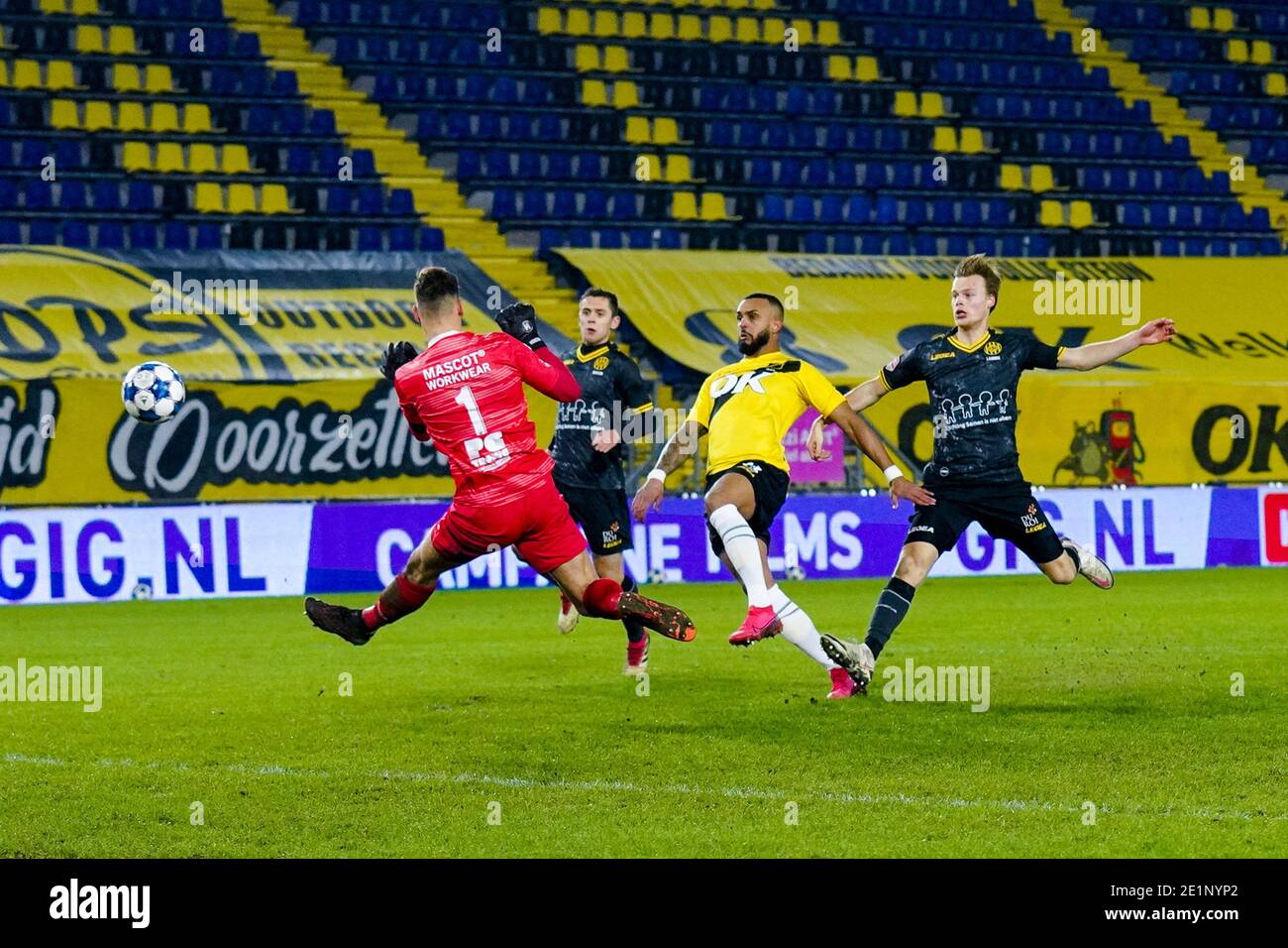 BREDA, NETHERLANDS - JANUARY 8: L-R: Mario Bilate of NAC Breda scores his sides second goal during the Dutch Keukenkampioendivisie match between NAC Breda and Roda JC at Rat Verlegh Stadium on January 8, 2021 in Breda, Netherlands (Photo by Gino van Outheusden/BSR AgencyOrange PicturesAlamy Live News) Stock Photo