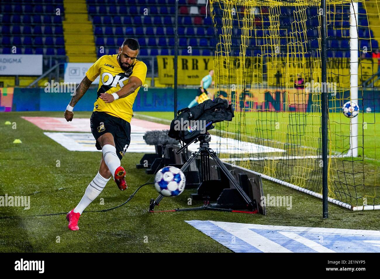 BREDA, NETHERLANDS - JANUARY 8: L-R: Mario Bilate of NAC Breda celebrates after scoring his sides second goal during the Dutch Keukenkampioendivisie match between NAC Breda and Roda JC at Rat Verlegh Stadium on January 8, 2021 in Breda, Netherlands (Photo by Gino van Outheusden/BSR AgencyOrange PicturesAlamy Live News) Stock Photo