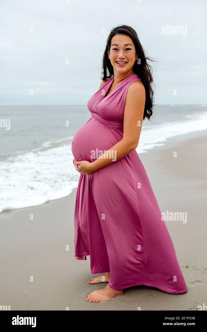 Pregnant chinese woman hi-res stock photography and images - Alamy