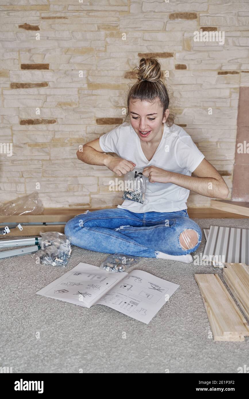 Manual assemble hi-res stock photography and images - Alamy