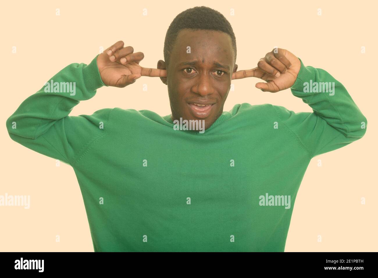 Cover your ears hires stock photography and images Alamy