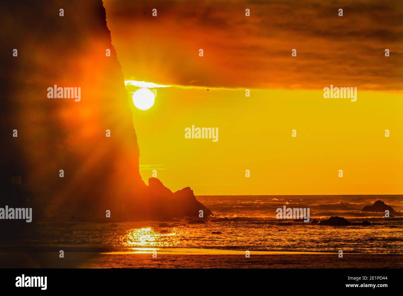 Yellow sun rays hi-res stock photography and images - Alamy