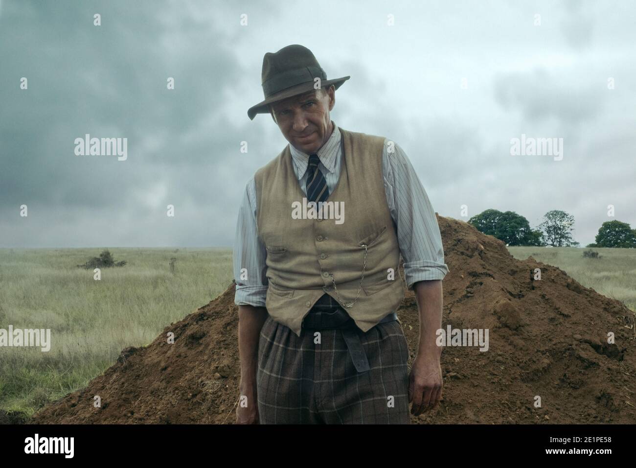 RELEASE DATE: January 29, 2021 TITLE: The Dig STUDIO: Netflix DIRECTOR: Simon Stone PLOT: An archaeologist embarks on the historically important excavation of Sutton Hoo in 1938. STARRING: RALPH FIENNES as Basil Brown. (Credit Image: © Netflix/Entertainment Pictures) Stock Photo