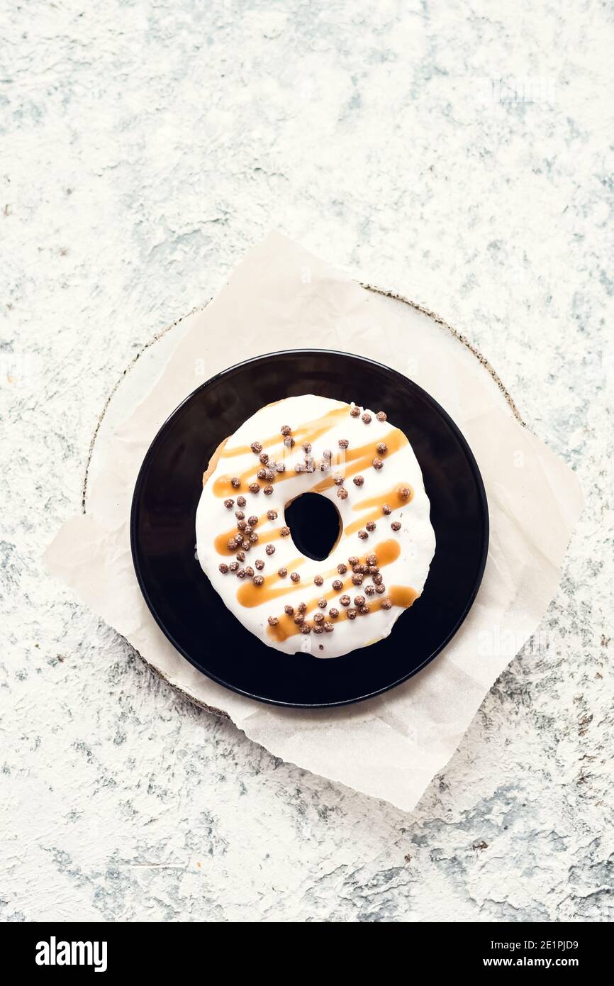 Plate with donut over light background. Top view. Copy space Stock ...