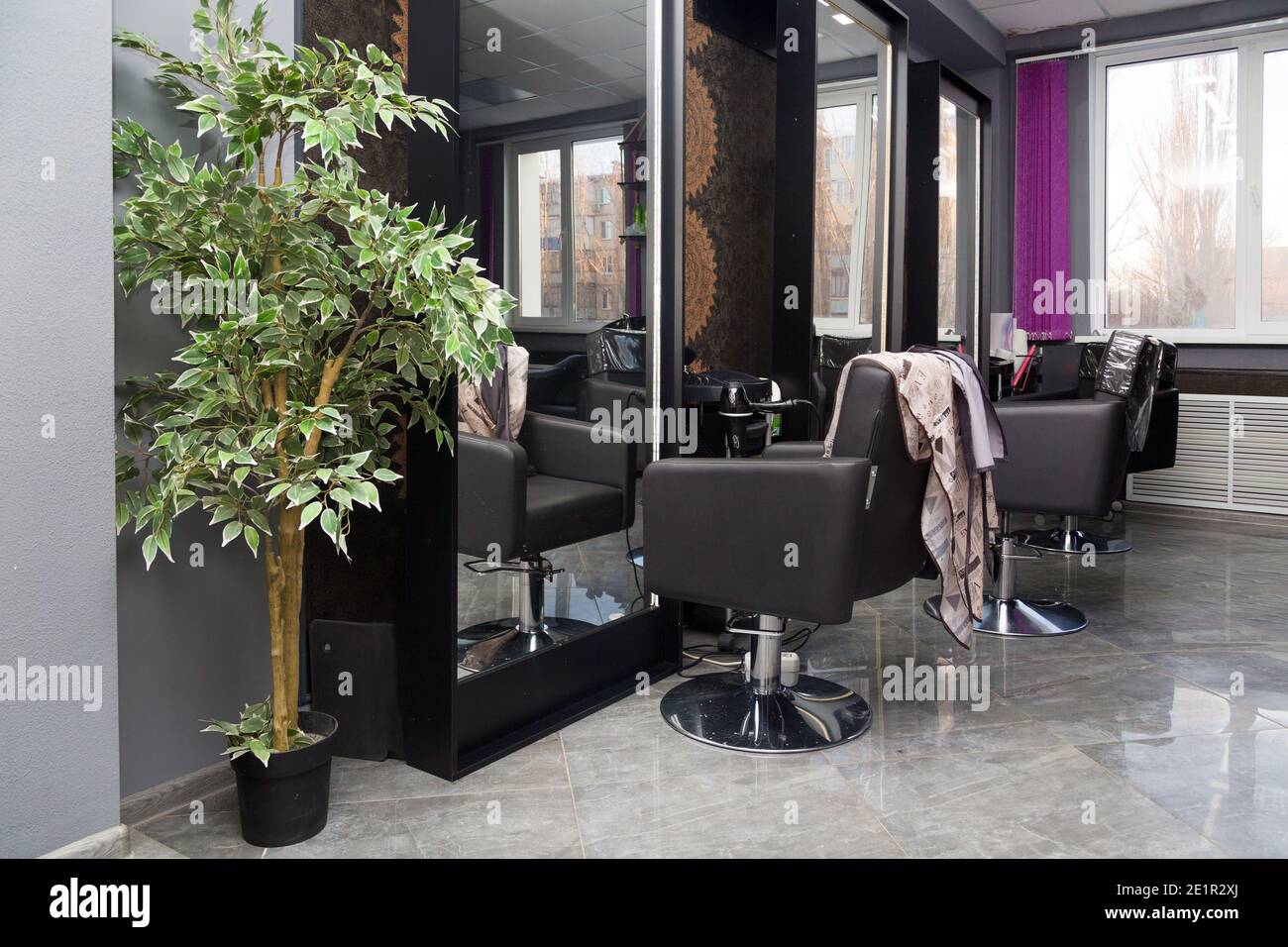 Page 3 - Empty Salon Chairs High Resolution Stock Photography and Images -  Alamy