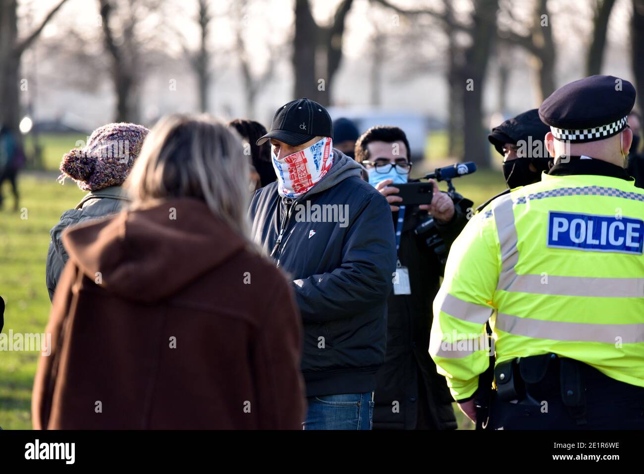 Clapham Common, London, UK. 9th jan 2021. Coronavirus pandemic: Lockdown 3. Anti lockdown protesters in Clapham Common. Credit: Matthew Chattle/Alamy Live News Stock Photo