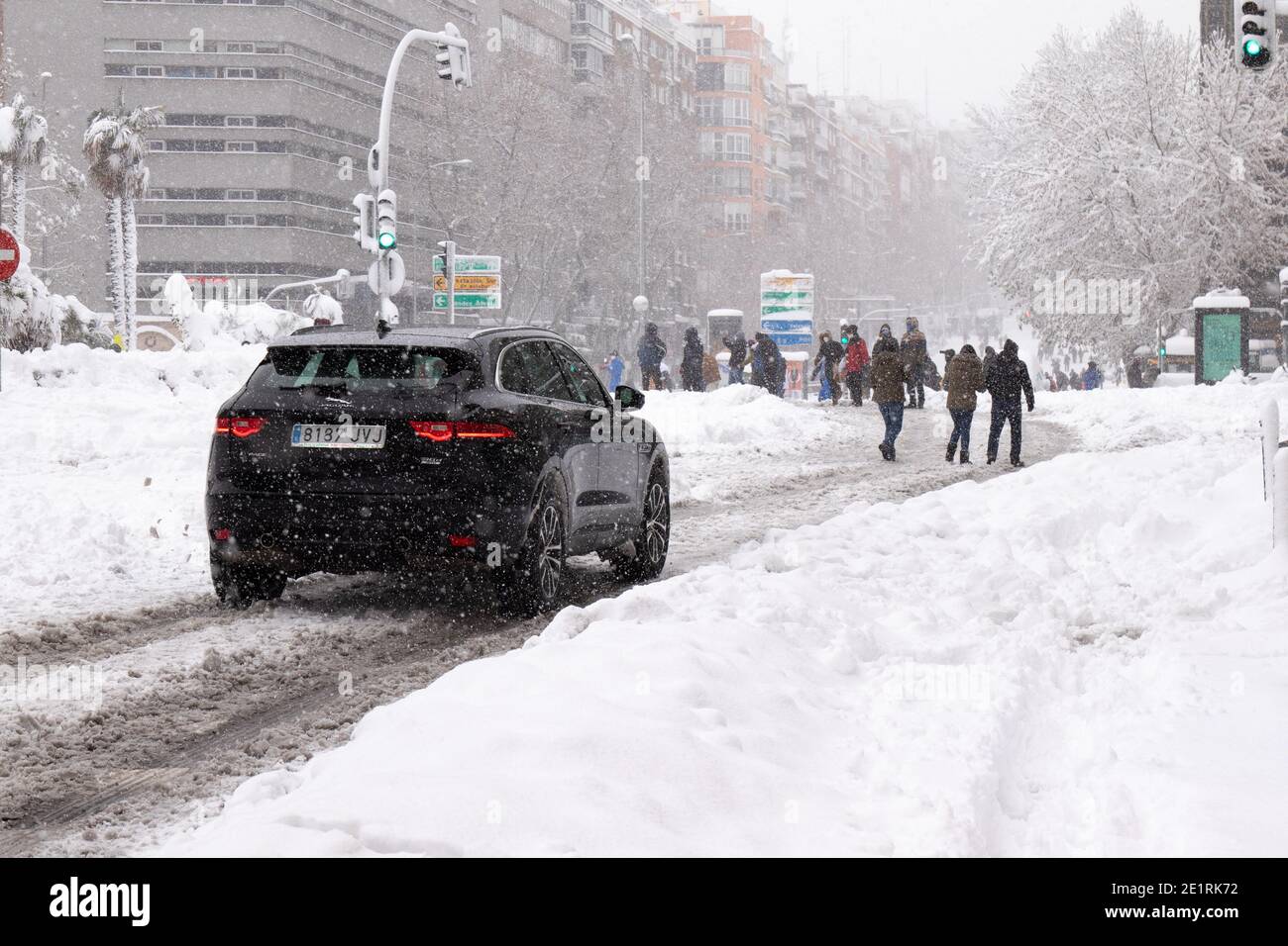 Madrid, Spain. 9th Jan 2021. Due to the snowfall caused by the Filomena storm, the streets and roads have been covered with snow. People have gone out to the streets to see the snow and play with it. Álvaro Laguna/Alamy Live News Stock Photo