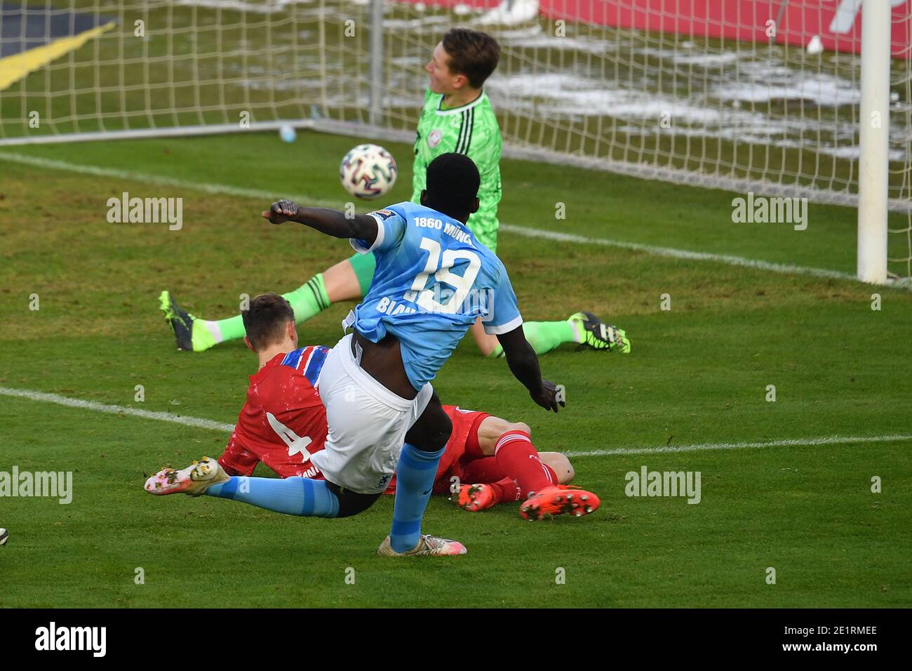 the player's of TSV 1860 Muenchen looks dejected after the 3. Liga News  Photo - Getty Images