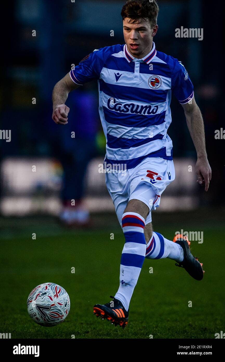 Kenilworth Road, Luton, Bedfordshire, UK. 9th Jan, 2021. English FA Cup Football, Luton Town versus Reading; Oliver Pendlebury of Reading. Credit: Action Plus Sports/Alamy Live News Stock Photo