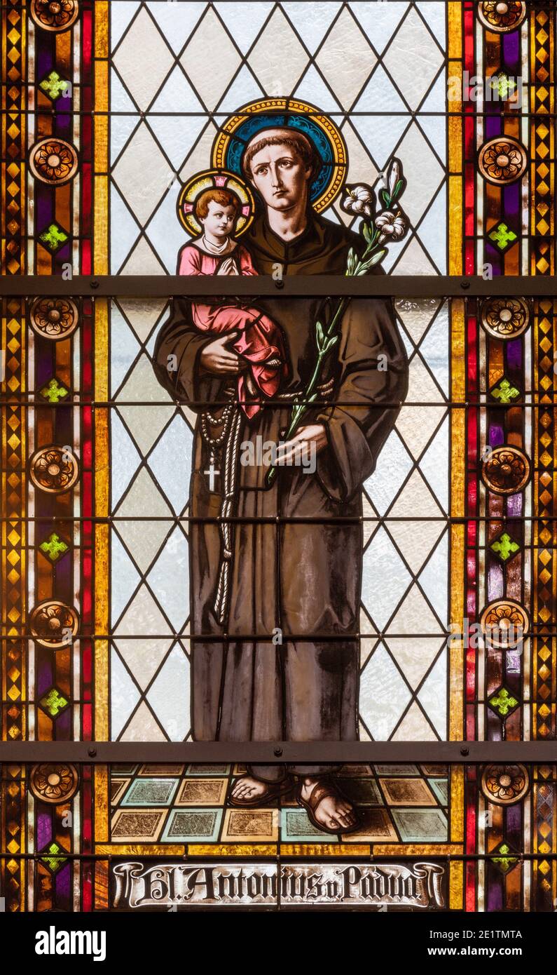 VIENNA, AUSTIRA - OCTOBER 22, 2020: The St. Anthony of Padua on the stained glass of church Laurentiuskirche by workrooms from Czech and Austria Stock Photo