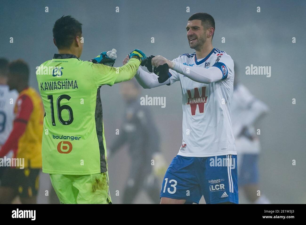 LENS, NETHERLANDS - JANUARY 9: L-R: Eiji Kawashima of RC Strasbourg, Stefan Mitrovic of RC Strasbourg during the Ligue 1 match between RC Lens and RC Strasbourg at Stade Bollaert-Delelis on January 9, 2021 in Lens, Netherlands (Photo by Jeroen Meuwsen/BSR AgencyOrange PicturesAlamy Live News) Stock Photo