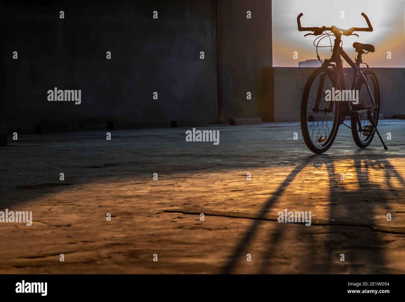 Yellow mountain bike wall hi-res stock photography and images - Alamy