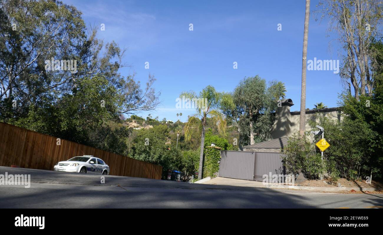 Beverly Hills, California, USA 6th May 2020 A general view of atmosphere of singer Adele, actress Nicole Kidman, actress Jennifer Lawrence, actor Ashton Kutcher and Actress Mila Kunis  residences on May 6, 2020 in Beverly Hills, California, USA. Photo by Barry King/Alamy Stock Photo Stock Photo