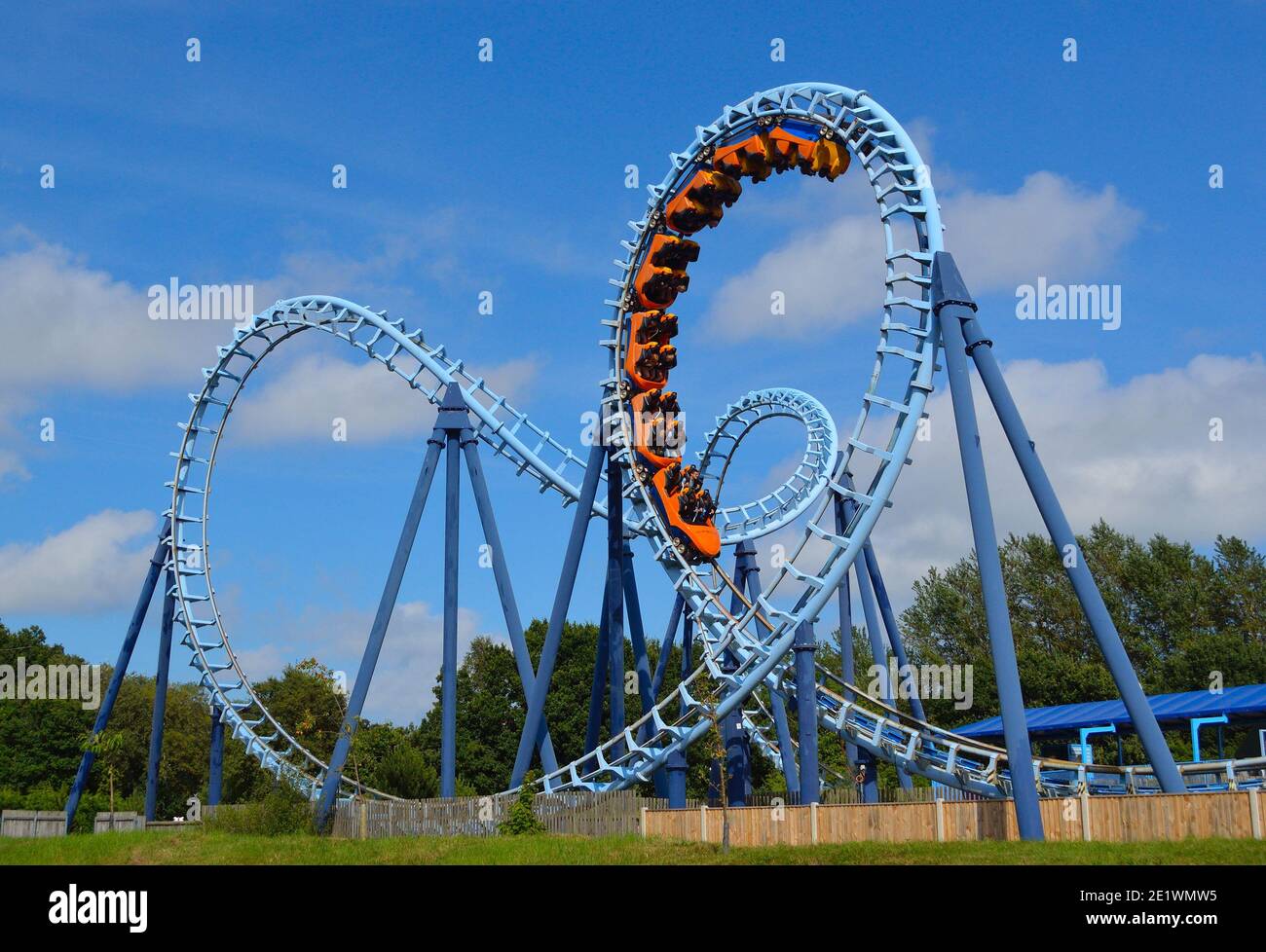 Amusement park ride blue hi-res stock photography and images - Alamy