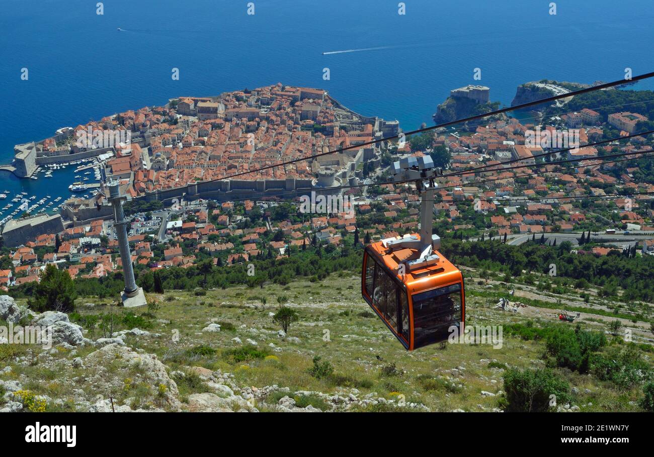 cabina-teleferica-hi-res-stock-photography-and-images-alamy