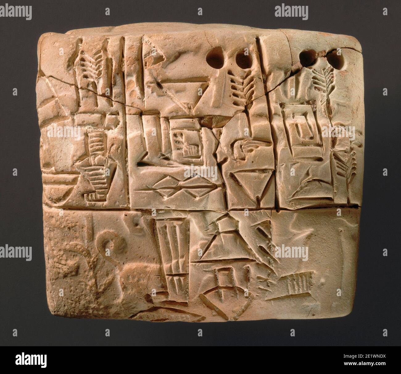 6687. Cuneiform tablet from Uruk, Mesopotamia, dating c. 3100-2900 BC. Stock Photo