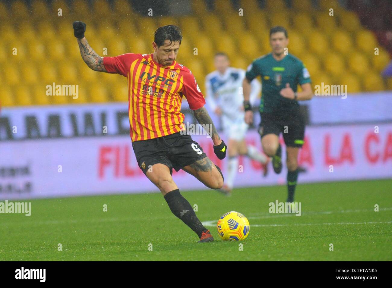 Benevento, Italy. 09th Jan, 2021. Gianluca Lapadula (Benevento Calcio)  during Benevento Calcio vs Atalanta BC, Italian football Serie A match in  benevento, Italy, January 09 2021 Credit: Independent Photo Agency/Alamy  Live News
