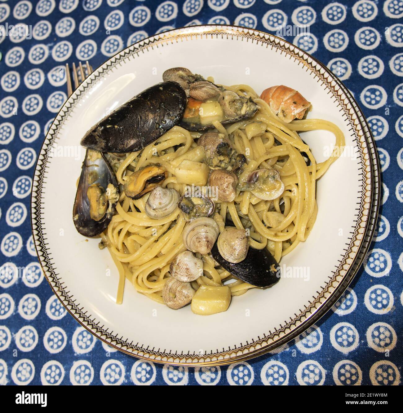 Porzione Di Linguine Allo Scoglio Stock Photo Alamy Porzione Di Linguine Allo Scoglio Stock Photo Alamy