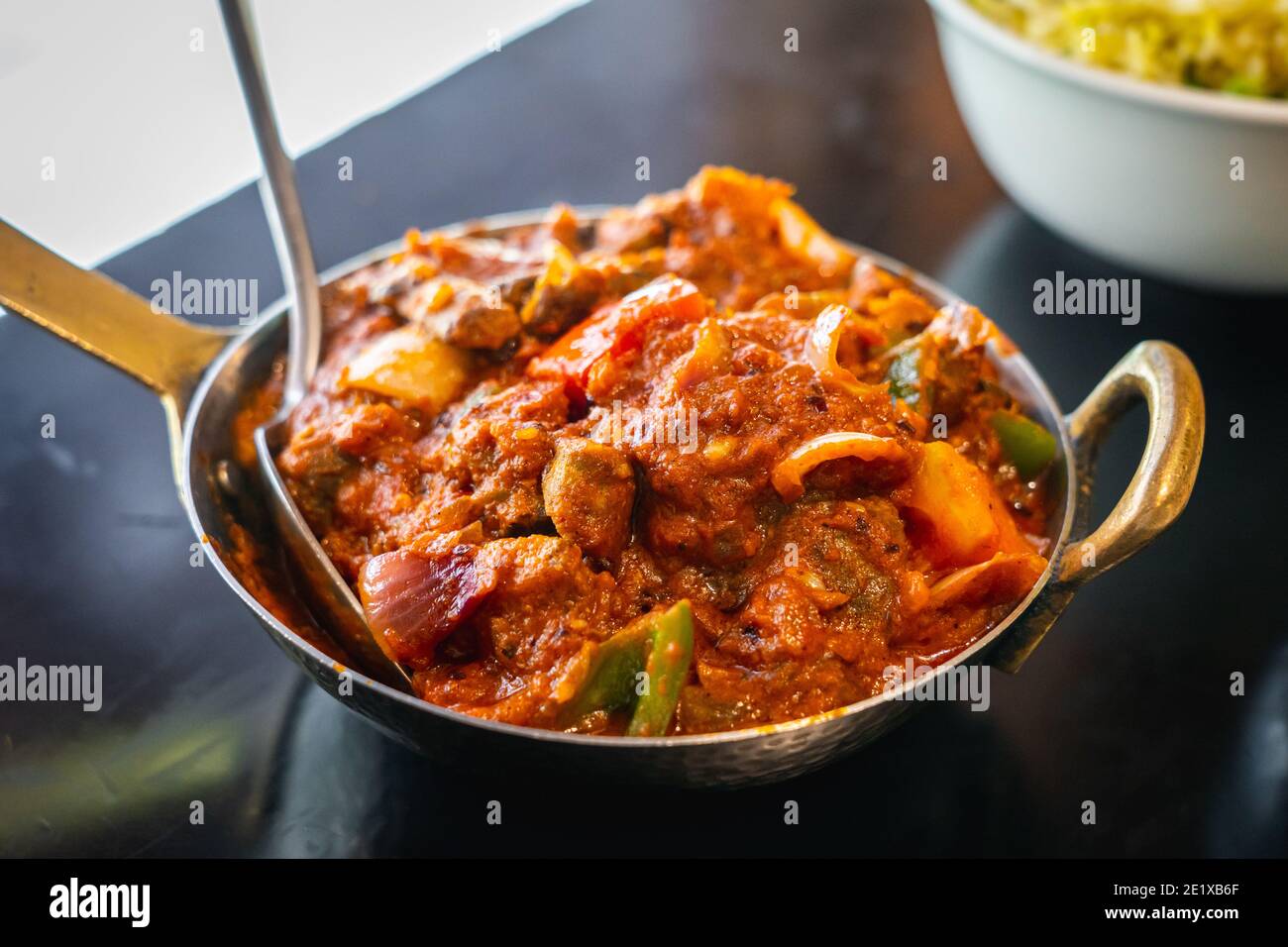 https://c8.alamy.com/comp/2E1XB6F/kadai-mushroom-is-a-dish-made-of-sauted-button-mushrooms-onions-bell-peppers-in-a-spicy-tangy-tomato-gravy-2E1XB6F.jpg