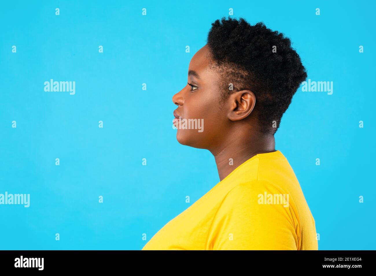 Black lady side profile hi-res stock photography and images - Alamy