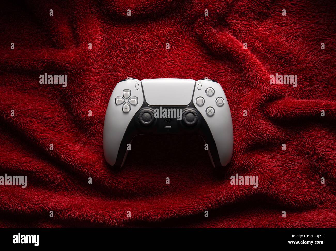 Page 7 - Ps5 Controller High Resolution Stock Photography and Images - Alamy