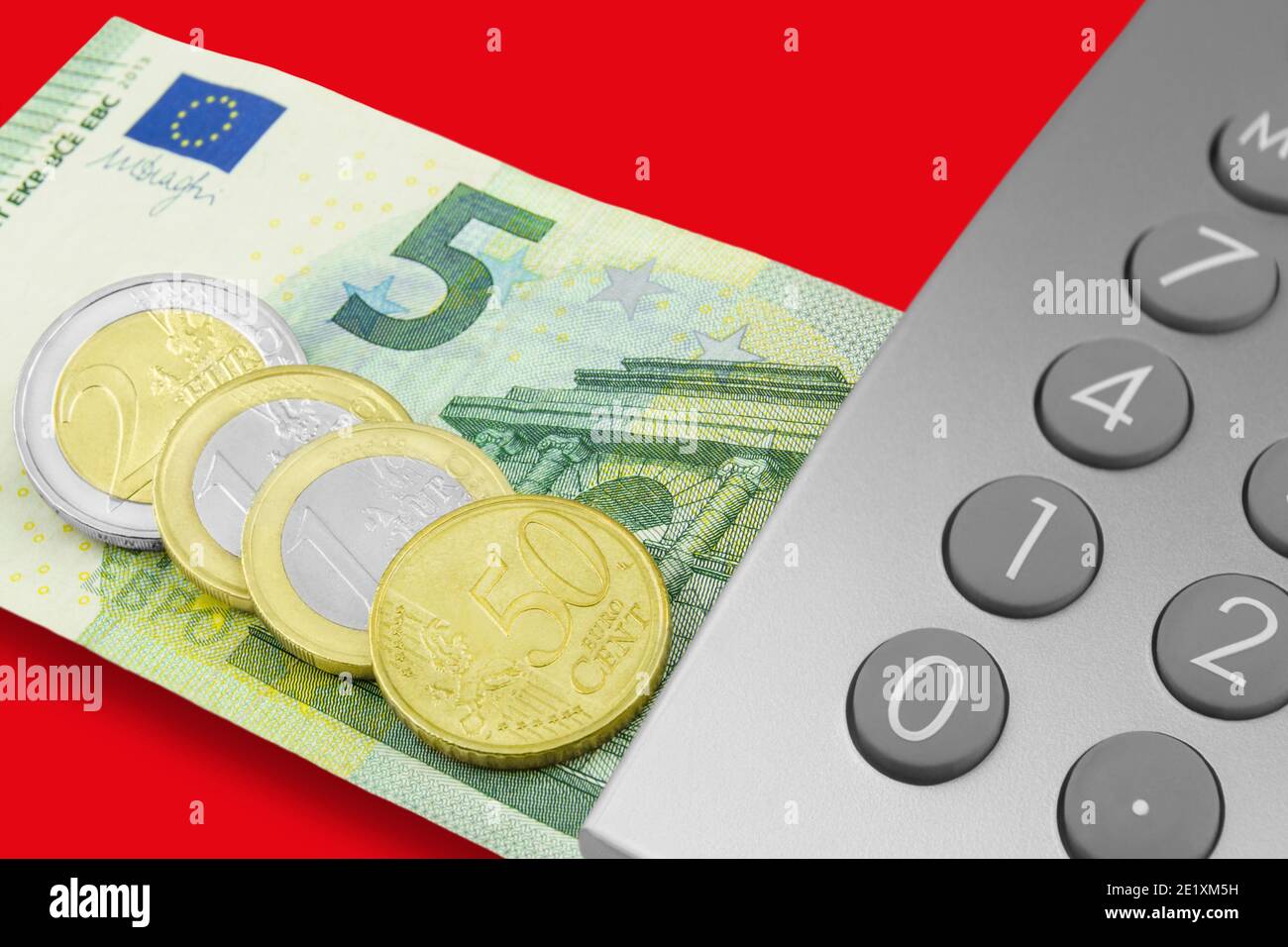 Mindestlohn 9,50 Euro  2021 und Rechner Stock Photo