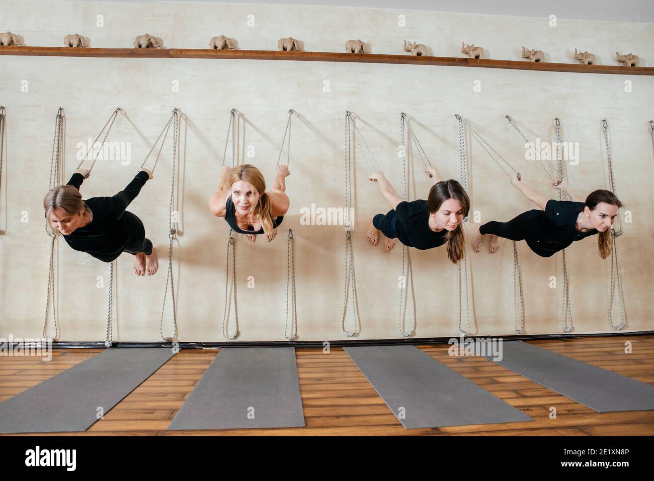 Calisthenics indoor hires stock photography and images Alamy