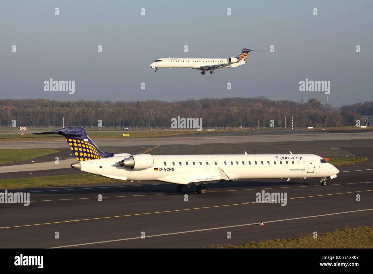 Bombardier crj 900 aircraft hi-res stock photography and images - Alamy