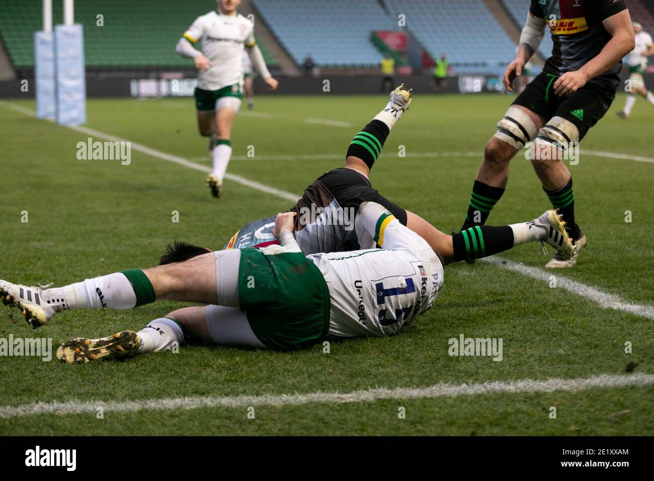 Marcus Smith of Harlequins scores a try during the Gallagher ...