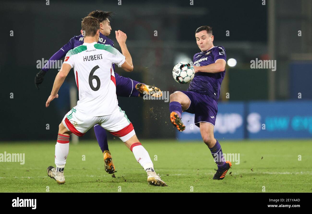 OHL's Xavier Mercier and Anderlecht's Josh Cullen fight for the