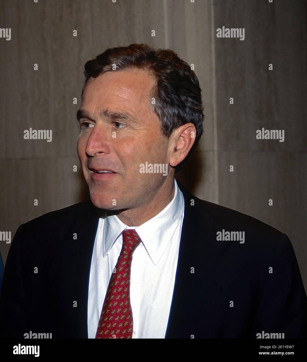 Washington DC, USA, January 30, 1995 Governor George W. Bush Republican from Texas talks with reporters in the lobby of the J.W. Marriott Hotel during the annual Winter meeting of the National Governors Association Stock Photo