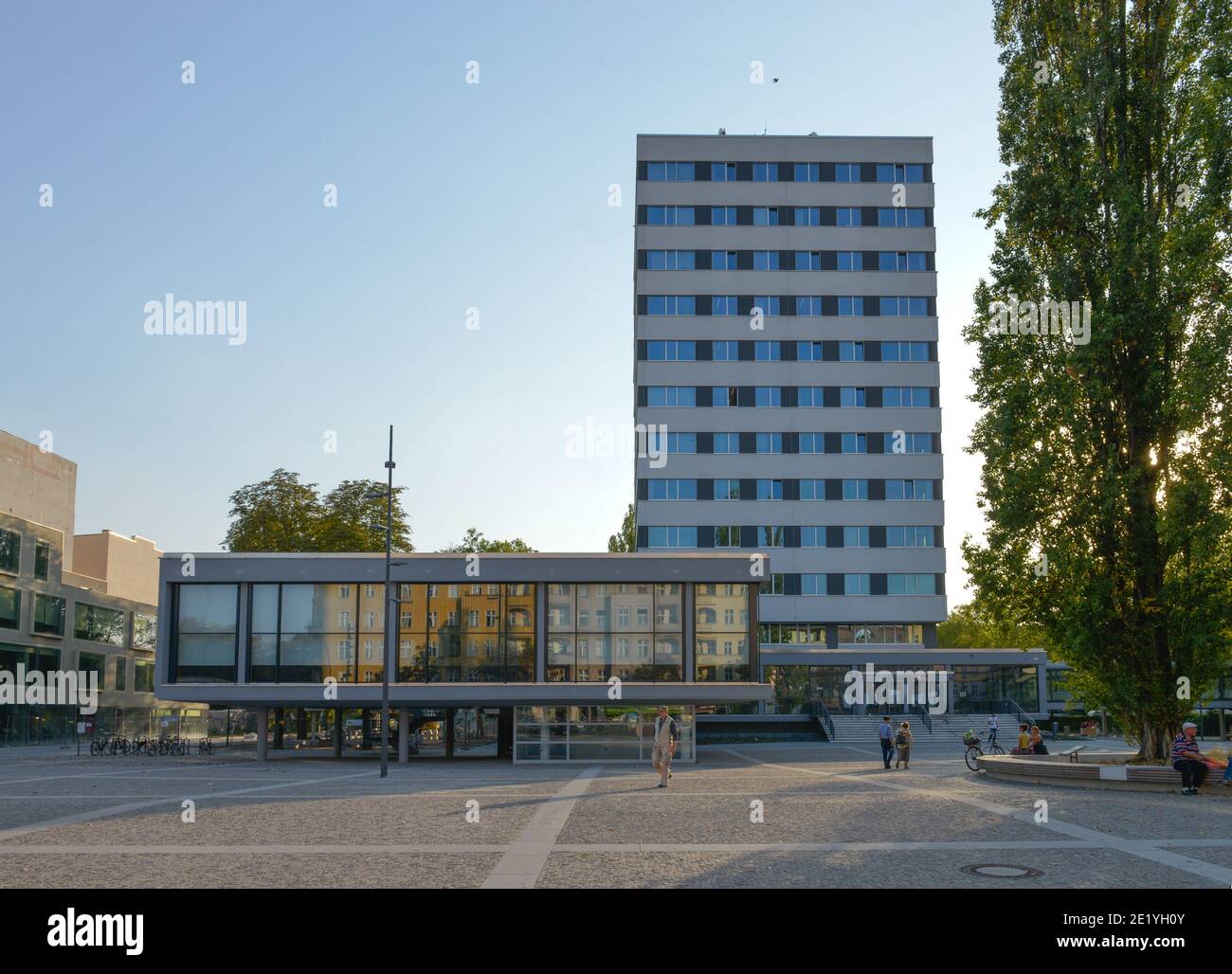Platz vor dem Jobcenter, Muellerstrasse, Wedding, Mitte, Berlin, Deutschland Stock Photo