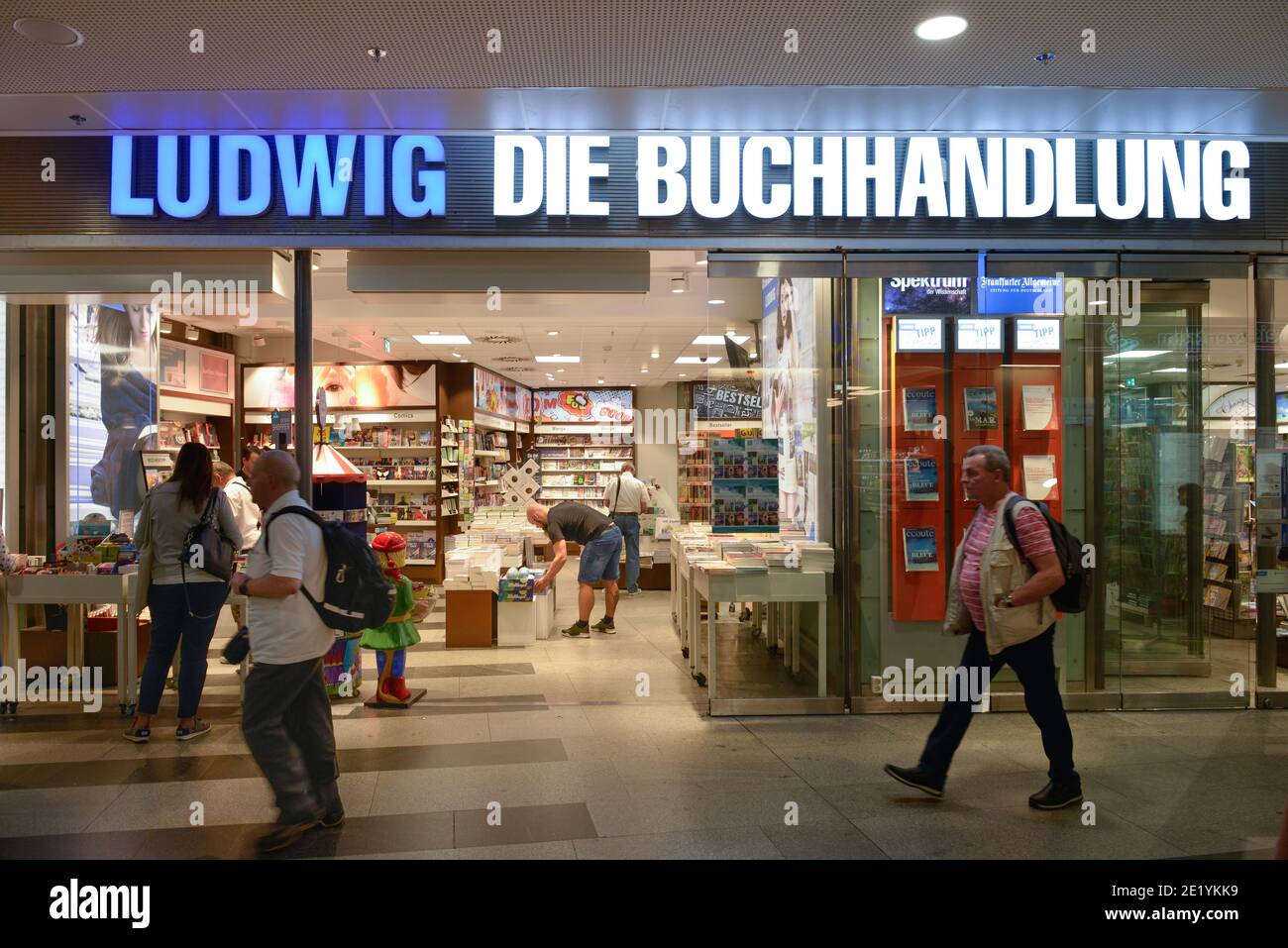 Buchhandlung Ludwig, Bahnhof Friedrichstrasse, Mitte, Berlin, Deutschland Stock Photo