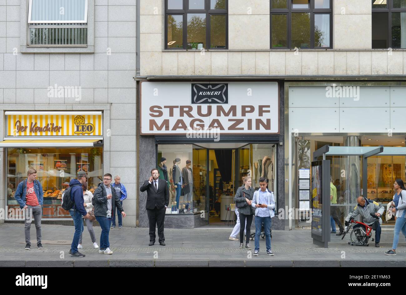 Kunert Struempfe, Bushaltestelle, Friedrich-Wilhelm-Platz, Aachen, Nordrhein-Westfalen, Deutschland Stock Photo