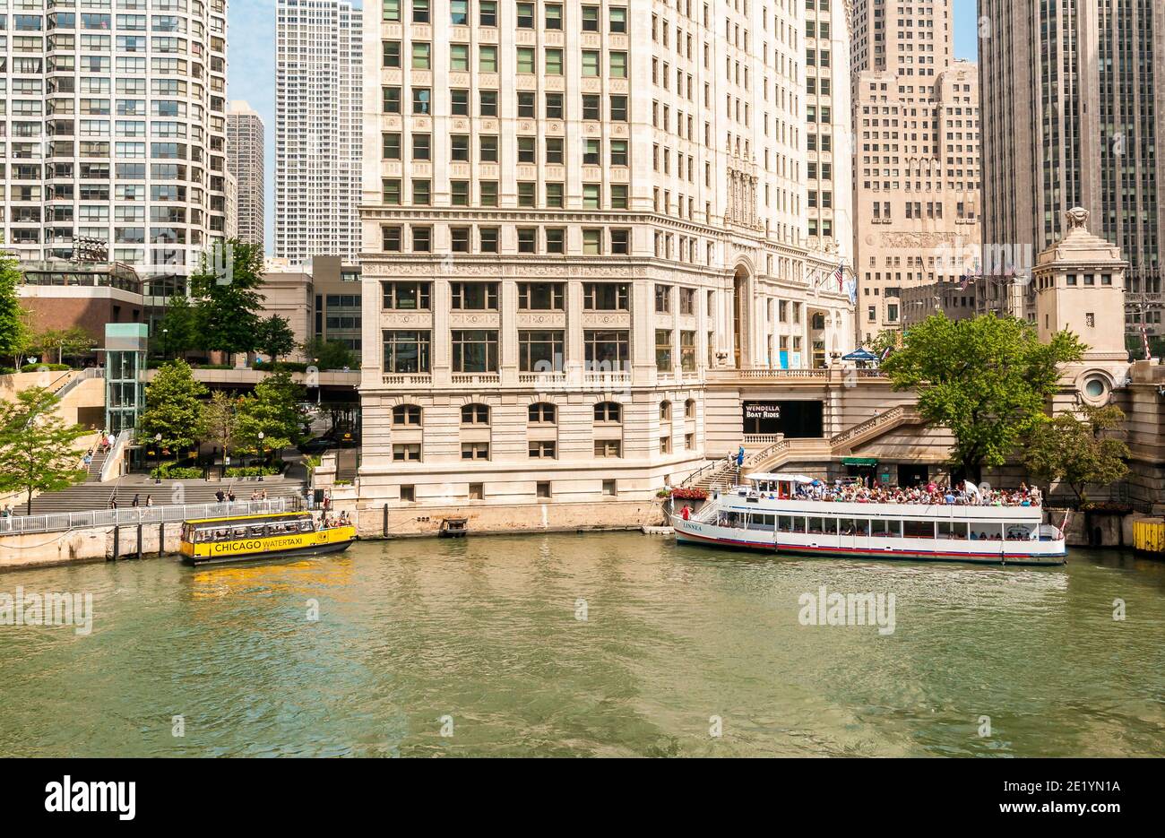 Chicago, Illinois, USA - August 24, 2014: Wendella Boat Rides architectural tour the Chicago river in Chicago Downtown, USA Stock Photo