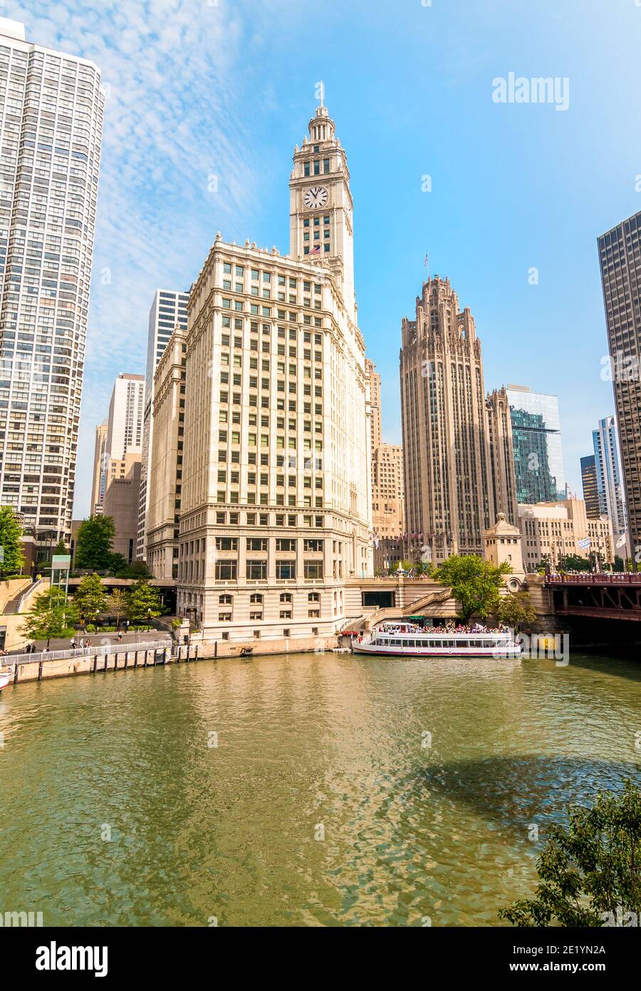 Wendella Boat Rides architectural tour the Chicago river in Chicago Downtown, USA Stock Photo