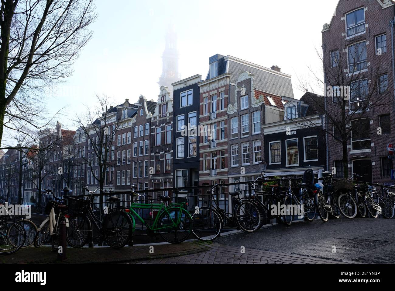 Amsterdam, Holland/the Netherlands – januari 2021: The canal district in Amsterdam without tourists and locals due to the Cornoacrisis shutdown Stock Photo