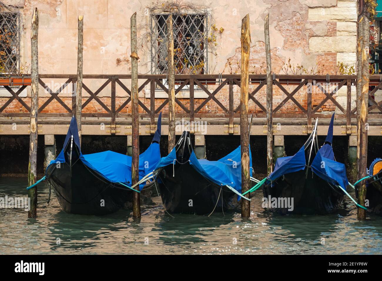 Traditional venetian boats hi-res stock photography and images - Alamy