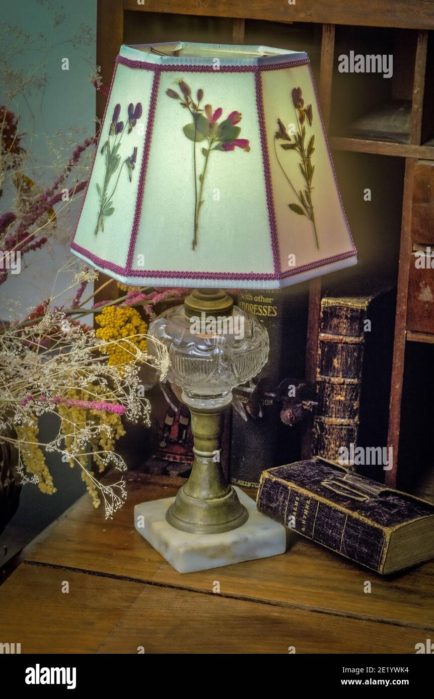 Vintage american crafts hi-res stock photography and images - Alamy