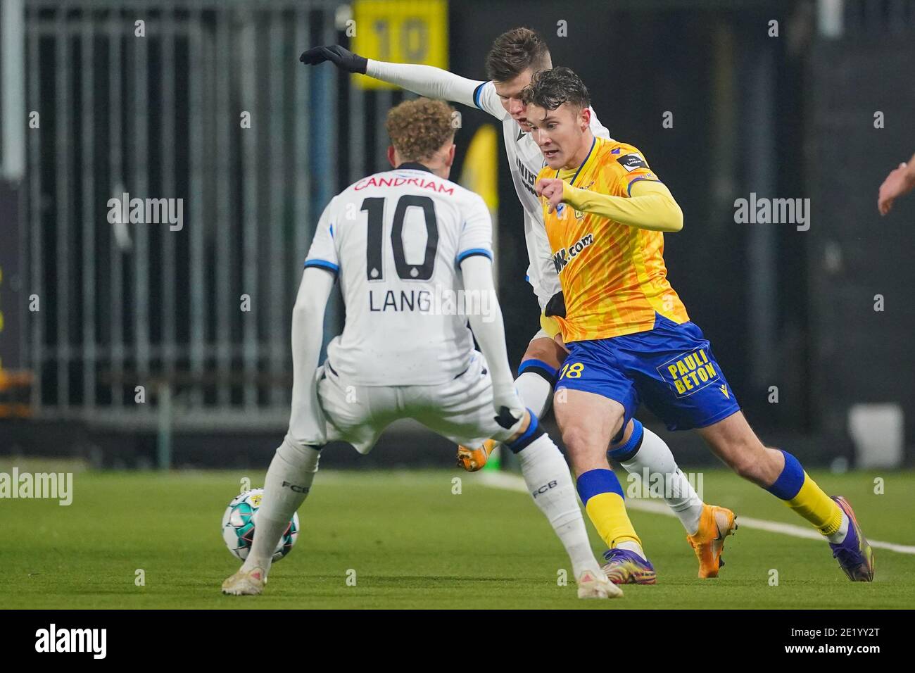 SINT TRUIDEN, BELGIUM - JANUARY 10: Noa Lang of Club Brugge, Facundo  Colidio of Sint Truidense VV during the Pro League match between STVV and  Club Br Stock Photo - Alamy