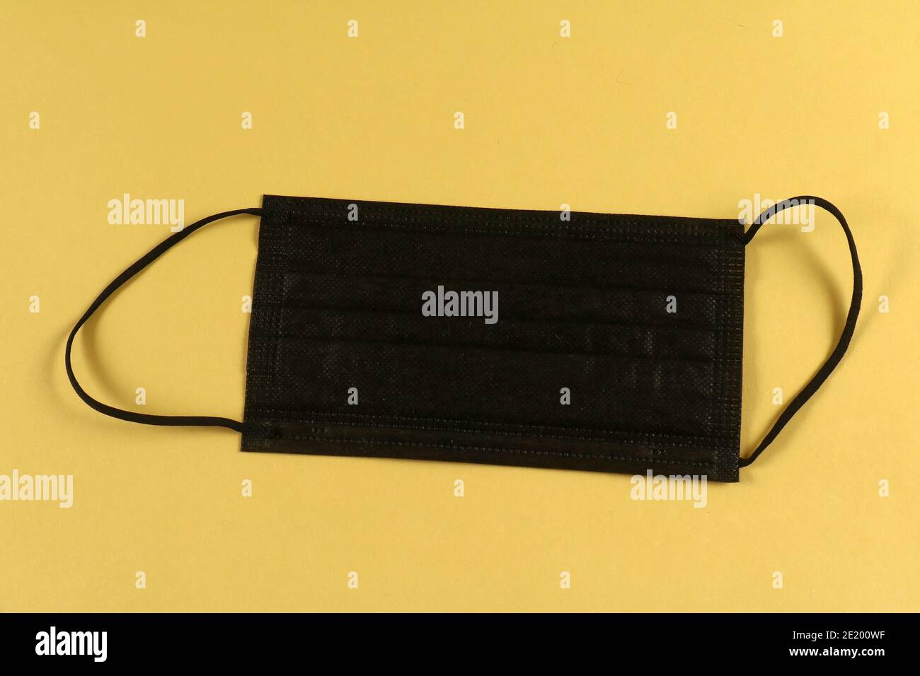 Black disposable face mask hi-res stock photography and images - Alamy