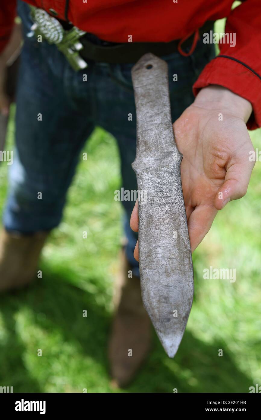 United Kingdom / Newport Pagnell /Pinders Circus / Edward Pinder 11-year-old knife-thrower Stock Photo