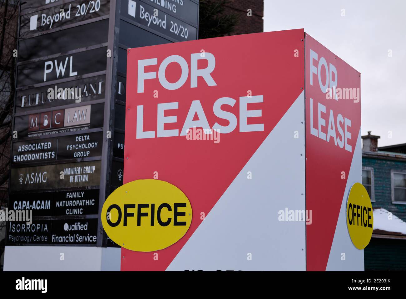 For Lease sign in from of commercial building Stock Photo Alamy
