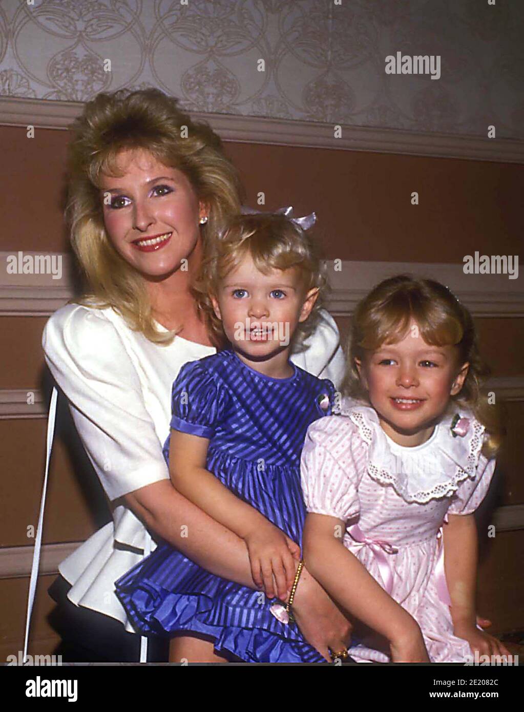 Kathy Hilton With Paris And Nicky Hilton Credit Ralph Dominguez