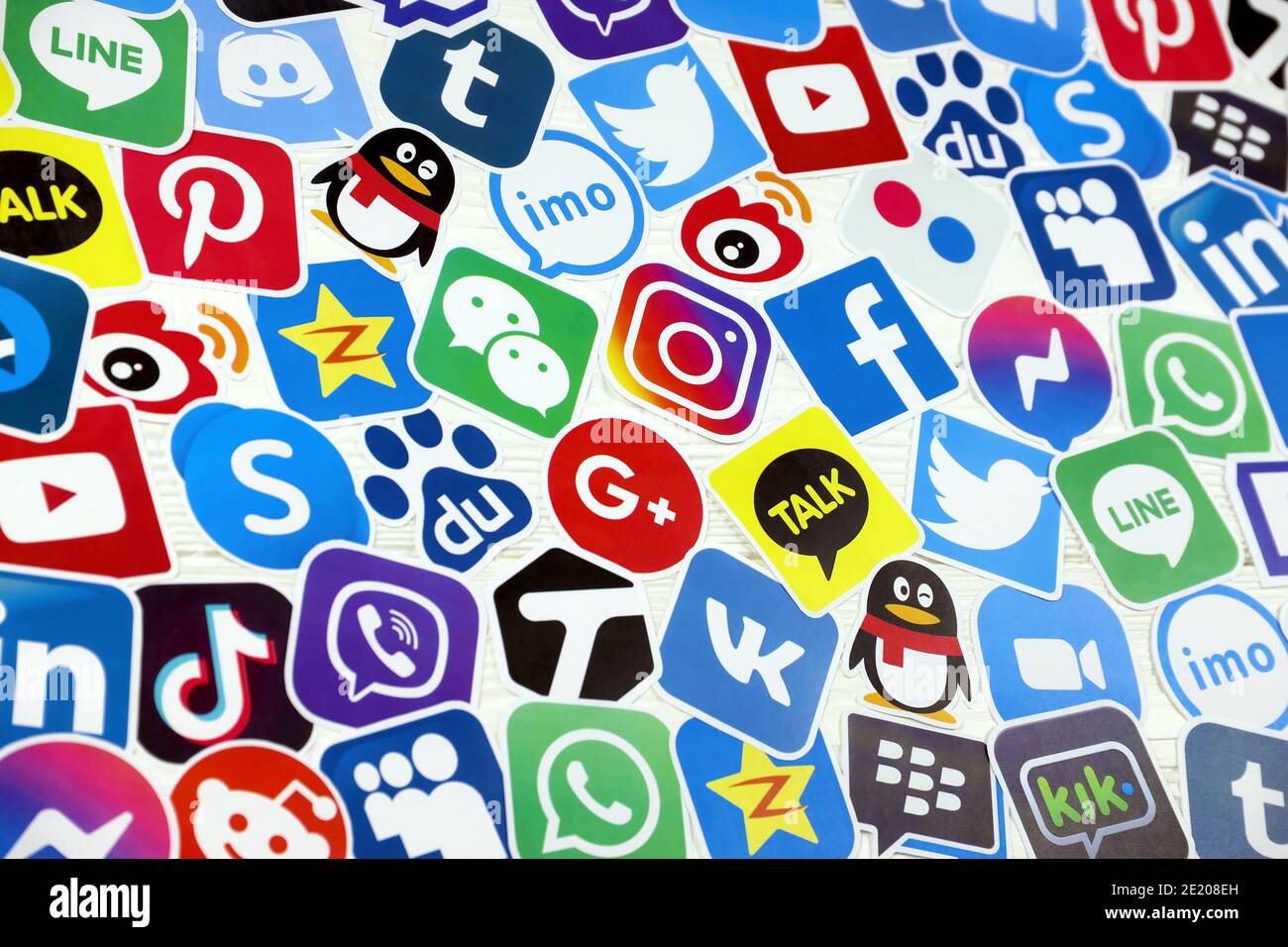 KHARKOV, UKRAINE - DECEMBER 26, 2020: Paper logos of most popular social  networks and mobile messengers on wooden background. Facebook instagram  youtu Stock Photo - Alamy