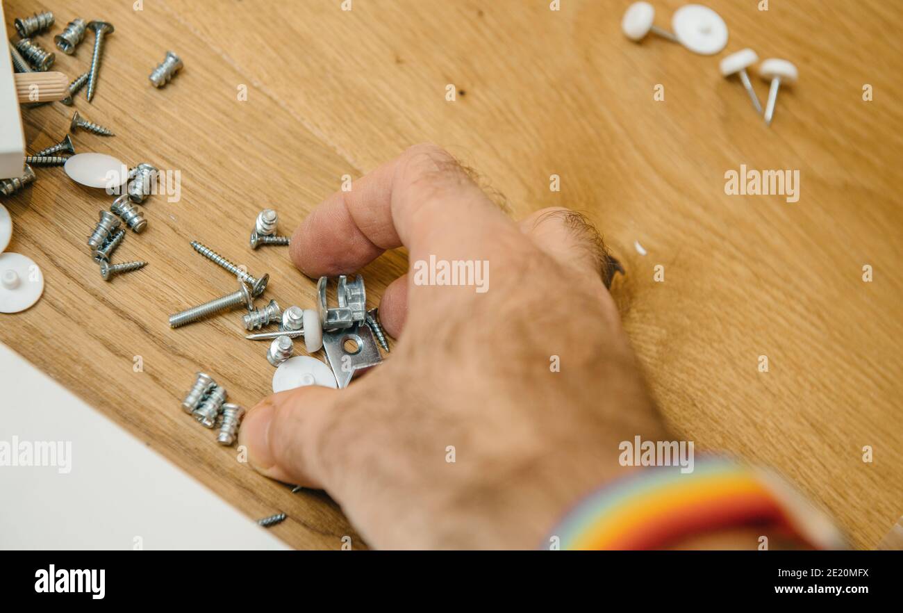 Hand holding screws hi-res stock photography and images - Alamy