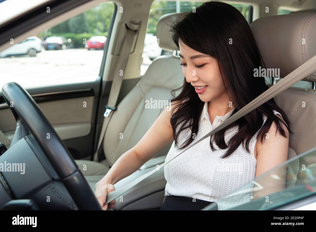 Woman wearing seat belt hi-res stock photography and images - Alamy