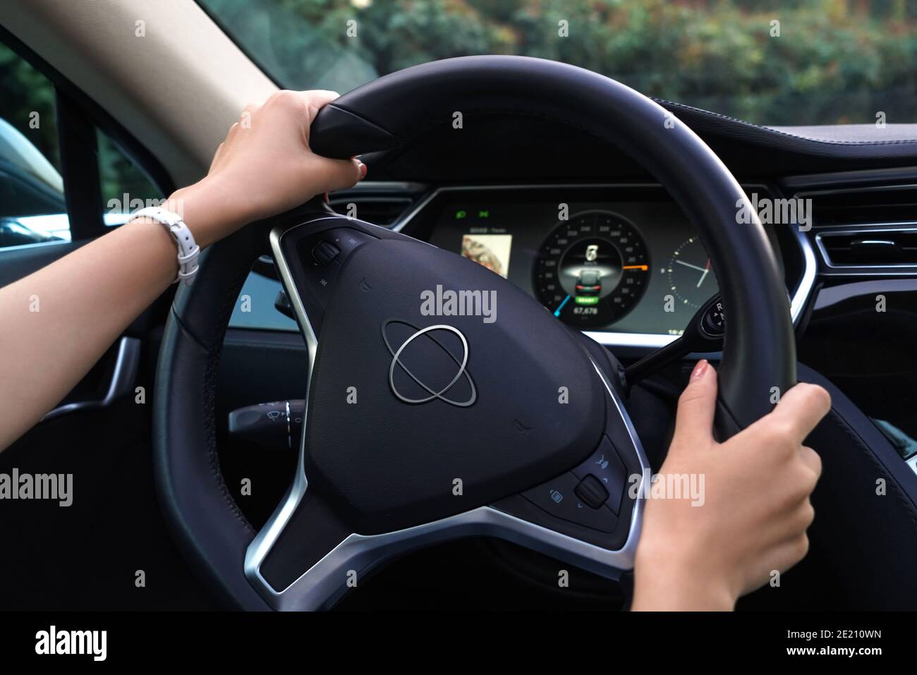 Steering wheel security hi-res stock photography and images - Alamy