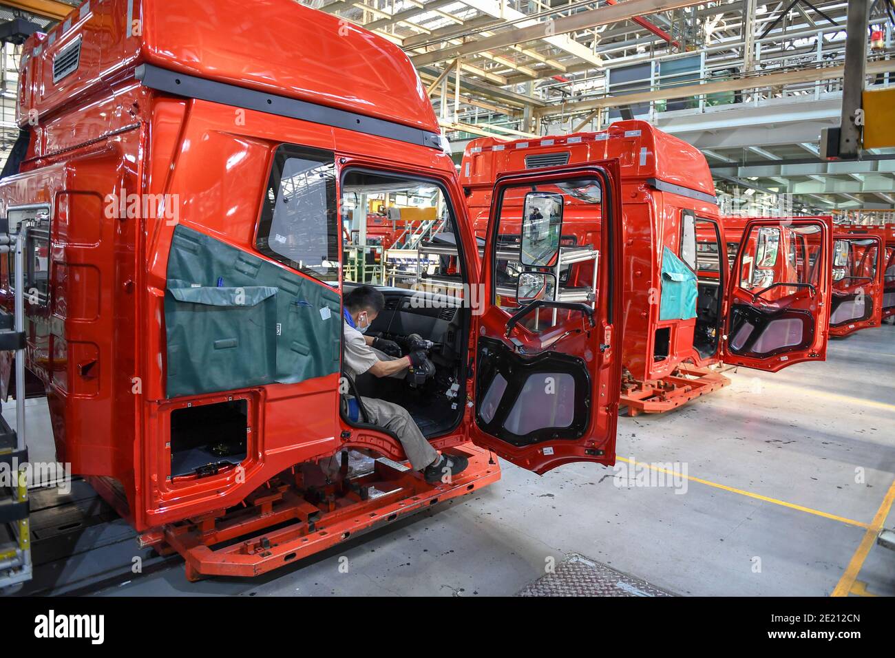 Changchun, China's Jilin Province. 5th Jan, 2021. A worker assembles a vehicle at the final assembly line of truck maker FAW-Jiefang in Changchun, northeast China's Jilin Province, Jan. 5, 2021. In 2020, China's producer price index (PPI) went down 1.8 percent from the previous year, according to the National Bureau of Statistics (NBS). Credit: Zhang Nan/Xinhua/Alamy Live News Stock Photo