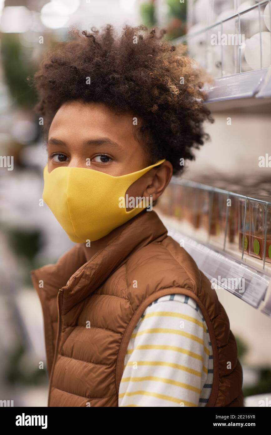 Black men wearing mask hi-res stock photography and images - Alamy